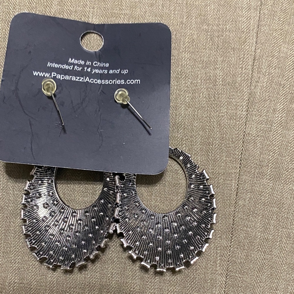 Paparazzi Earrings - Picture 3 of 5